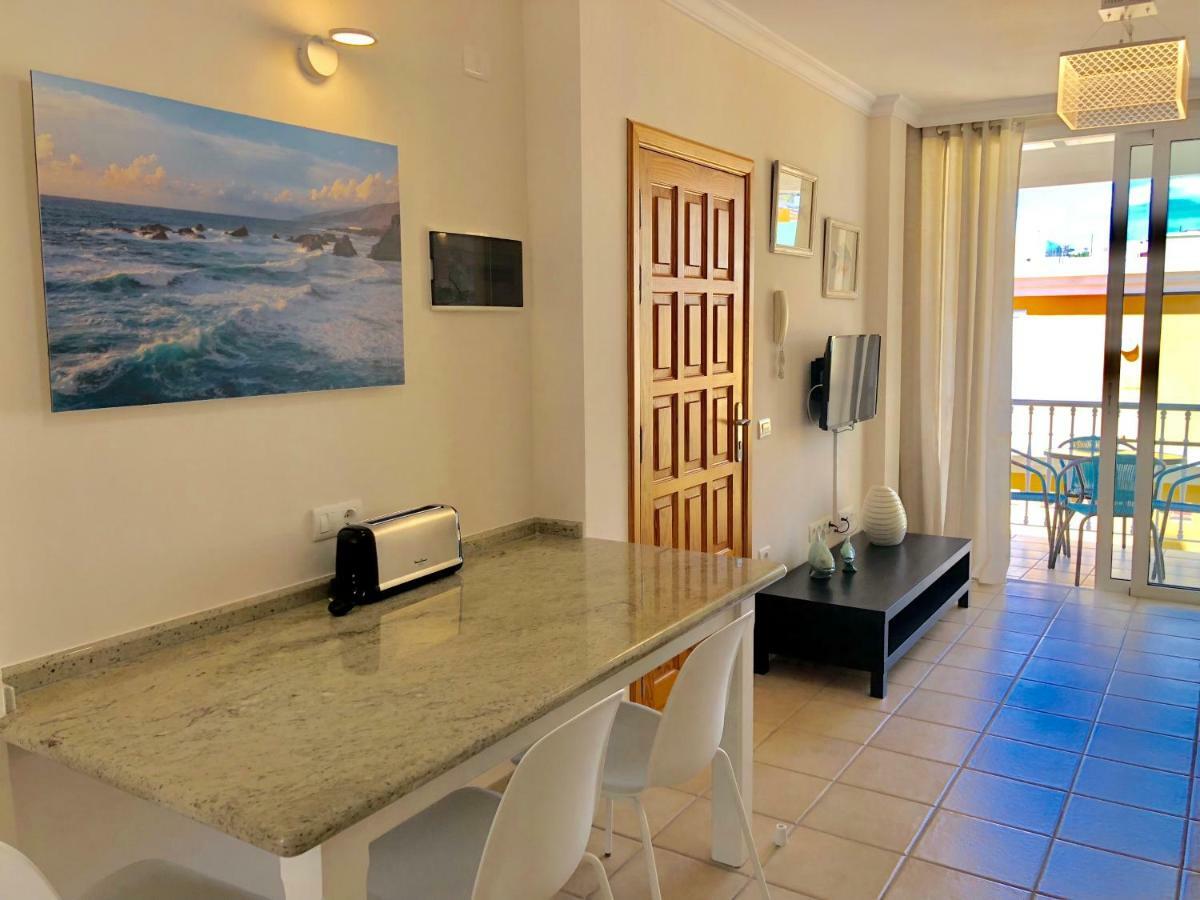 Apartamentos El Faro Puerto De Naos Екстериор снимка