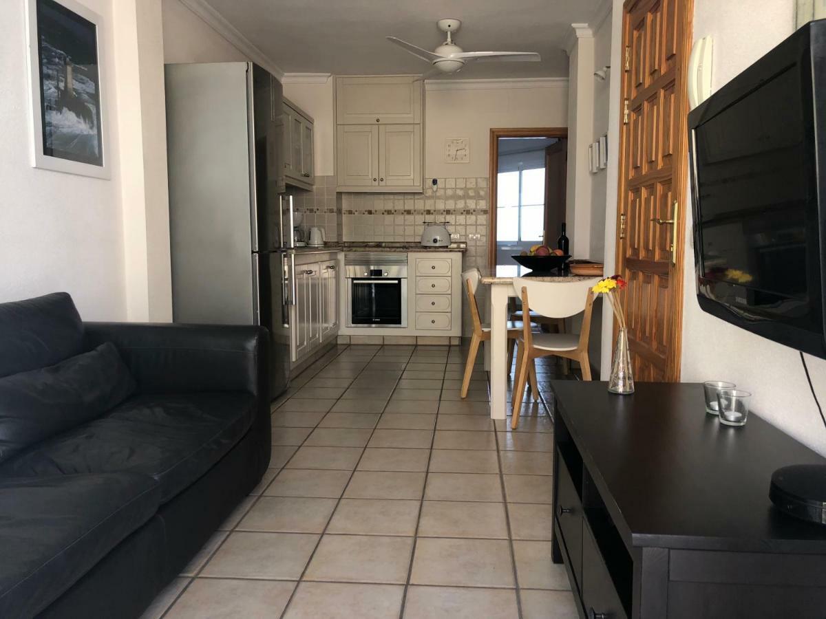 Apartamentos El Faro Puerto De Naos Екстериор снимка